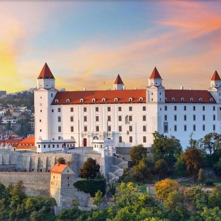 Apartman Matty V Tichom Dvore Priamo V Centre Bratislava Buitenkant foto