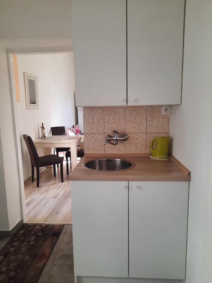 Apartman Matty V Tichom Dvore Priamo V Centre Bratislava Buitenkant foto